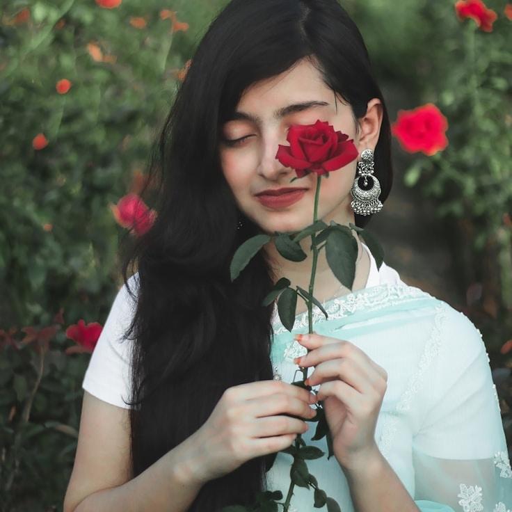 Portrait of Ananya meditation instructor
